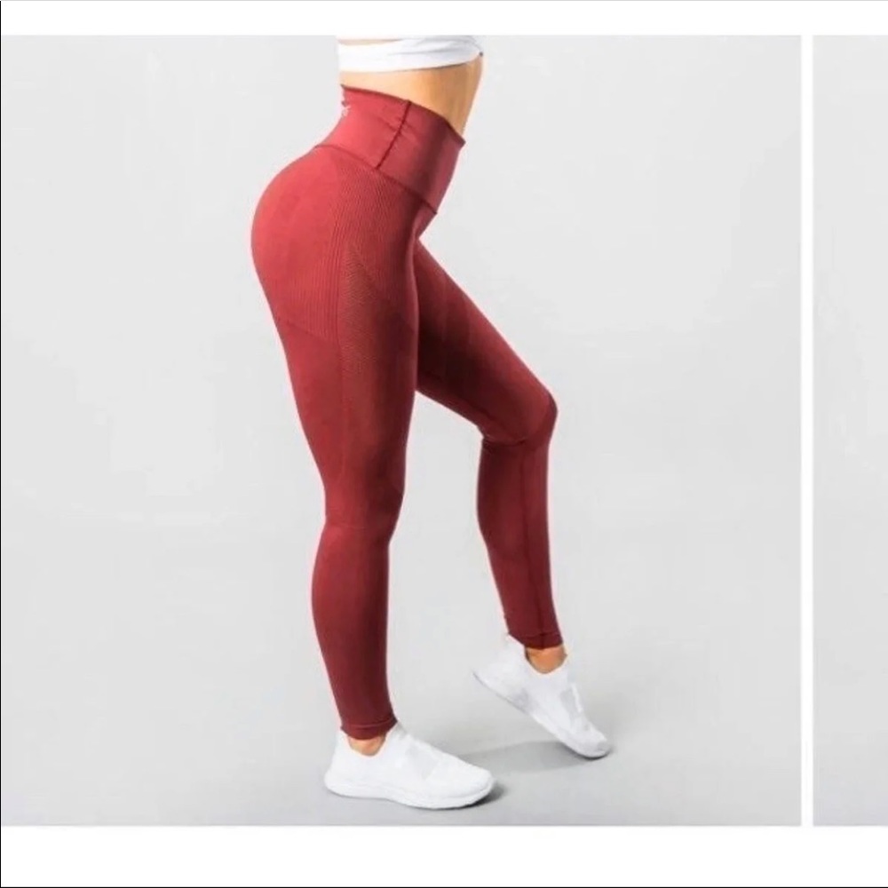Alphalete aero leggings in garnet red